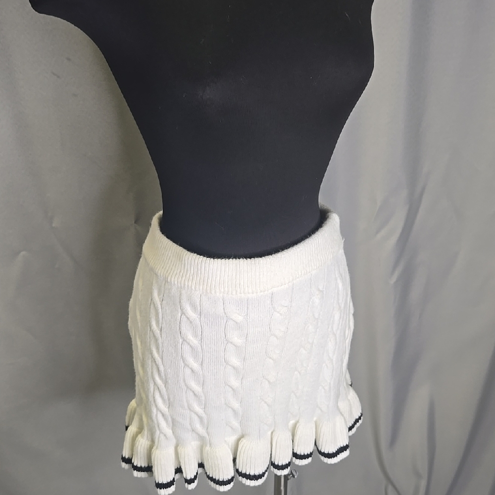White Cable Knit Mini Skirt Size S/M - Picture 8 of 8